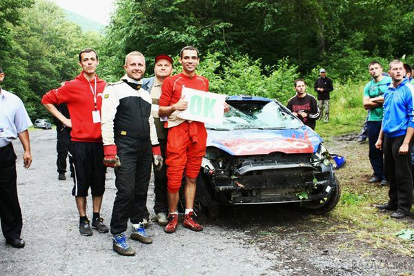 Харківські гонщики зірвались у прірву і дивом залишилися живі