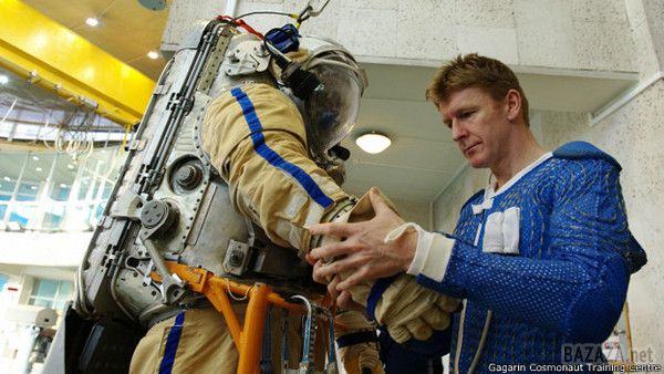 Як можна було врятувати астронавтів шатлу "Колумбія". Загиблий екіпаж шаттла "Колумбія": командир Рік Хасбэнд, науковий фахівець Калпана Чавла, пілот Вільям Маккул, фахівці Девід Браун і Лорел Кларк, бортінженер Майкл Андерсон і перший ізраїльський астронавт Ілан Рамон.