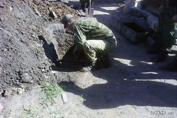 На сході виявили цілі поховання людей без внутрішніх органів. На сході України, зокрема, на території, яка раніше була під контролем терористів, виявлено цілі поховання людей без внутрішніх органів.