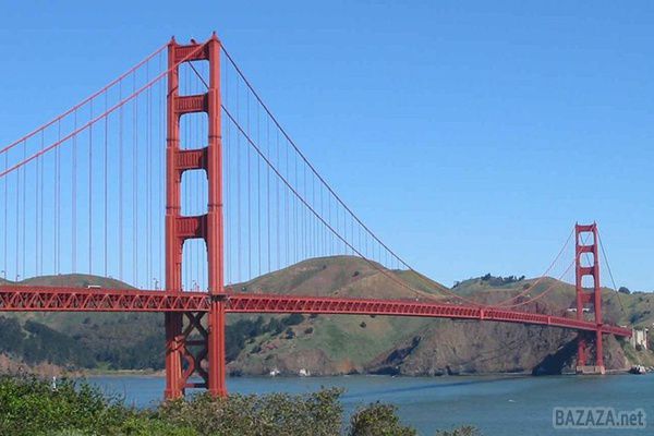 У США знаменитий міст самогубців обордуют захистом від охочих піти з життя . У Сан-Франциско виділять гроші на зведення спеціальних конструкцій на знаменитому мосту, які позбавлять "Золоті ворота" дурної слави мекки самогубців.