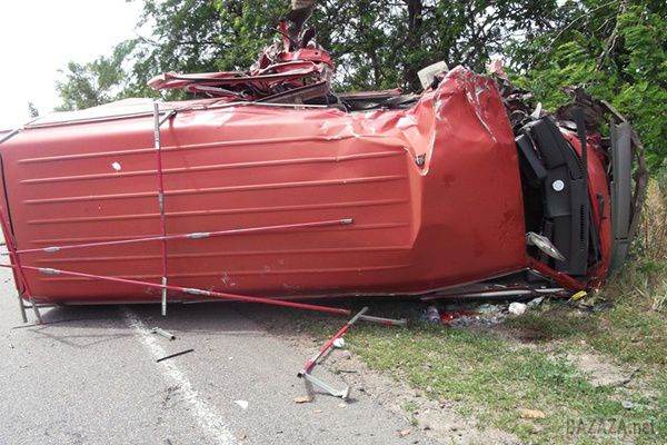 Під Миколаєвом у лобовому зіткненні загинув водій іномарки . Серйозна аварія сталася на трасі "Одеса-Мелітополь-Новоазовськ".