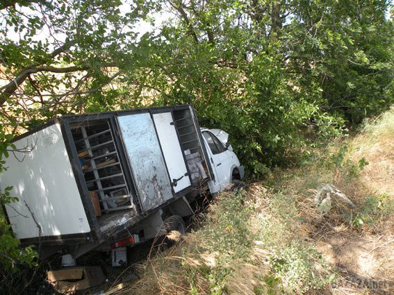 Під Миколаєвом у лобовому зіткненні загинув водій іномарки . Серйозна аварія сталася на трасі "Одеса-Мелітополь-Новоазовськ".