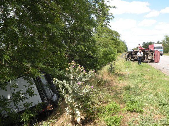 Під Миколаєвом у лобовому зіткненні загинув водій іномарки . Серйозна аварія сталася на трасі "Одеса-Мелітополь-Новоазовськ".