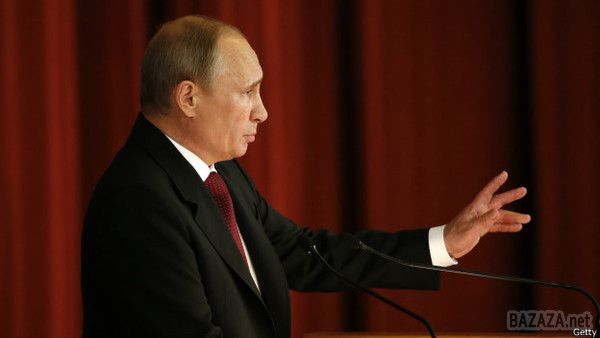 Путін: українська криза - наслідок "політики стримування". Російський президент заявив на зустрічі з дипломатами, що "негативні тенденції" у міжнародних справах простежувалися вже давно