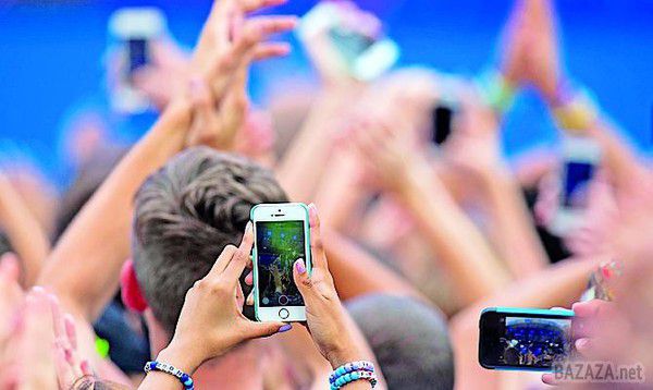 Офіційні продажі смартфона iPhone в Україні не викликали ажіотажу