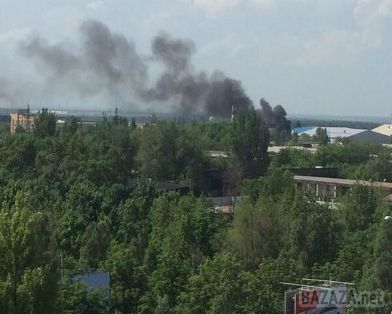 Руйнування в Мар'їнці після нічного бою (Відео). За даними департаменту охорони здоров'я Донецької облдержадміністрації дві людини вбиті і четверо поранені. Згорів комбікормовий завод. Наслідки уточнюються.