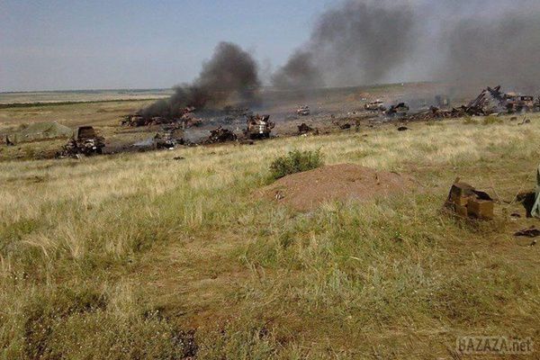 В лікарню і військовий госпіталь Дніпропетровська продовжують надходити поранені. За два дні до нас доставили 27 важких поранених, - пише на своїй сторінці у Фейсбуці головний лікар лікарні Сергій Риженко. - Думав, що бачив все... Кульові поранення в порівнянні з наслідками "роботи" установки "ГРАД" - "дитячі казочки". Шкіра, кістки і плоть лопаються як бите скло. Дуже важко лікувати.