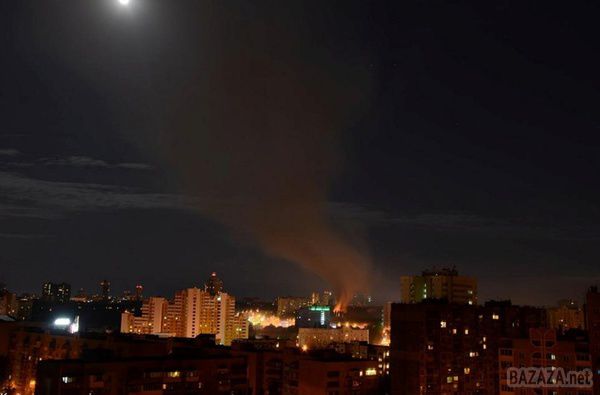 У Києві згорів радіоринок. У ніч на середу, 16 липня, у Києві горів радіоринок.