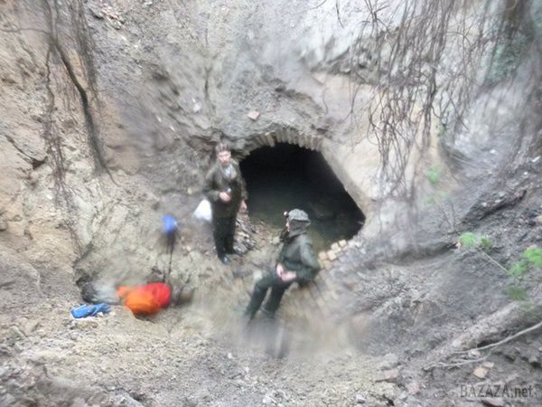 Київські дигери: Виноградарю загрожує катастрофа. Одному із столичних мікрорайонів -Виноградарю - загрожує серйозна НП. Після будь-якого досить сильного дощу там може впасти Виноградарський колектор