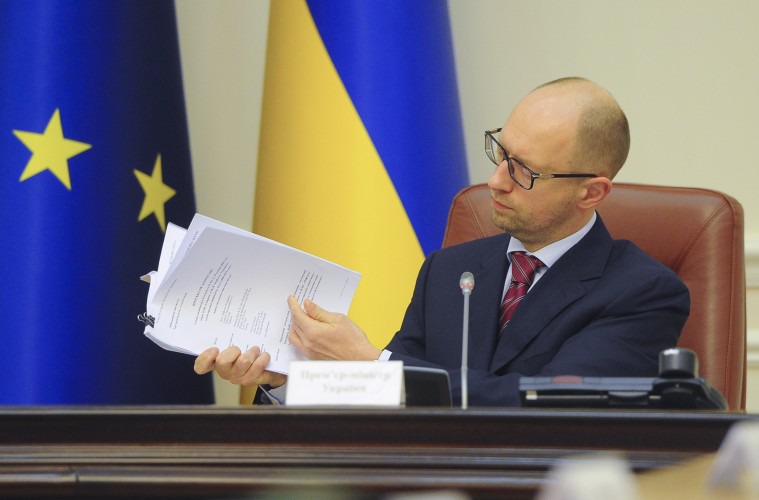 Яценюк очікує повного обмеження торгівлі з Росією