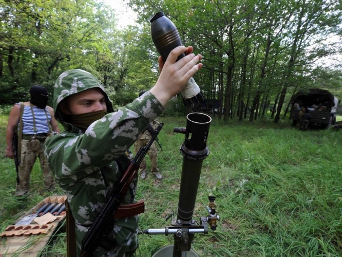 Бойовики вже дві години обстрілюють Рубіжне. У Рубіжному раніше було відмічено скупчення терористів