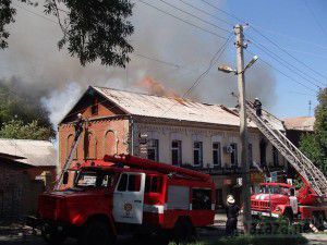 Обстановка в Луганську. День четвертий (21.07.14) (хронологія — додані фото та відео). 21 липня бої під Луганськом продовжилися. В 7:25 в посадці в районі кв. Ольховський розірвався снаряд. Сильний вибух пролунав у центрі Луганська.