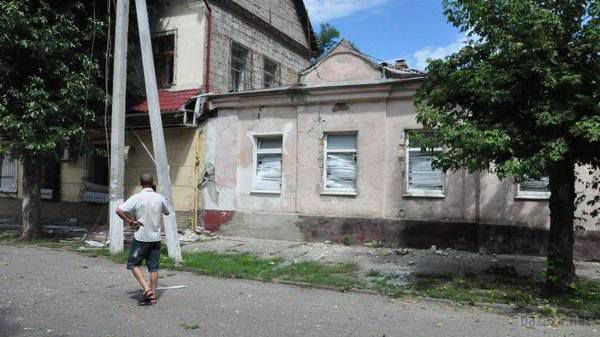 Луганськ зруйнований. Частина 2. Фото. У Луганську який день тривають бої. За кілька діб пошкоджені Східні та Південні квартали.