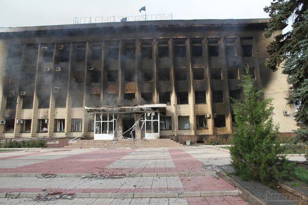 Дзержинськ Наш (фото). Звільнення Дзержинська. Під час зіткнень в місті військові взяли в полон кількох терористів, які не втекли разом з основними силами бойовиків.