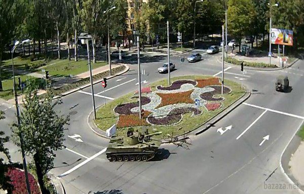 Сепаратисти в Донецьку обстрілюють село Піски з «Граду» та «Нон» (фото). Військова техніка сепаратистів продовжує роз'їжджати по Донецьку.