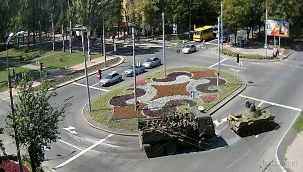 Сепаратисти в Донецьку обстрілюють село Піски з «Граду» та «Нон» (фото). Військова техніка сепаратистів продовжує роз'їжджати по Донецьку.