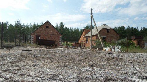 Подробиці обстрілу села Колесниківка. Фоторепортаж. Ввечері 23 липня з території Російської Федерації були обстріляні позиції українських прикордонників в районі села Колесниківка Станично-Луганського району Луганської області.