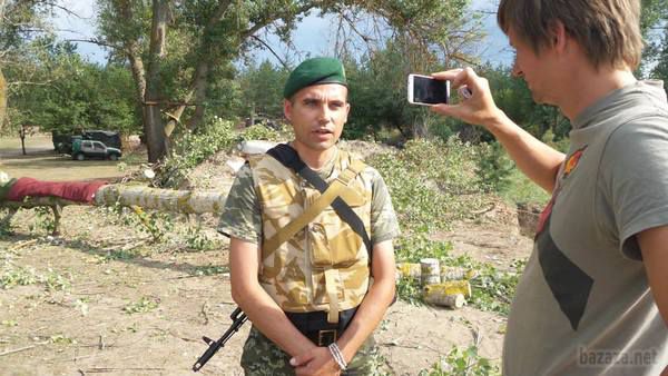 Подробиці обстрілу села Колесниківка. Фоторепортаж. Ввечері 23 липня з території Російської Федерації були обстріляні позиції українських прикордонників в районі села Колесниківка Станично-Луганського району Луганської області.