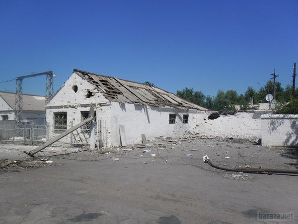 Руйнування в Лисичанську (фото, відео). 25 липня сили АТО перейшли до повної зачистки від терористів в Лисичанську . Місто передане під контроль бійців батальйону територіальної оборони. Над міськрадою був піднятий прапор України.