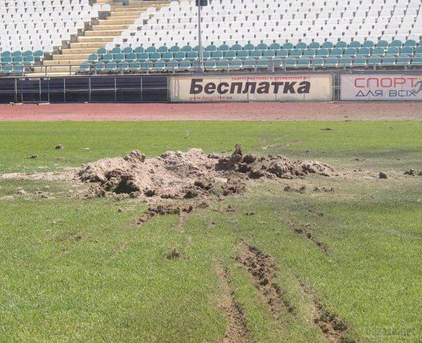 Луганськ зруйнований. Частина 6. Фото і відео (регулярно оновлюється). В ніч з 25 на 26 липня ситуація в місті загострилася. Приблизно з 2х години ночі в місті лунають постріли та вибухи. Місцеві жителі повідомляють, що пошкоджені житлові будинки.