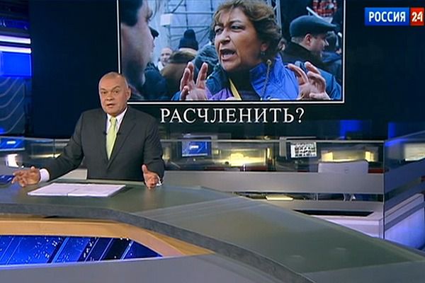 Половина росіян висловилася проти військової агресії РФ. Всі росіяни вірять телевізору, тому, зокрема, Порошенко вважають нелегітимним президентом України