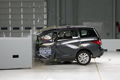 Mazda5, Kia Forte, Kia Cerato, Toyota Prius V - провалили краш-тест. Американський страховий інститут дорожньої безпеки ( IIHS ) провів краш-тест 12 автомобілів 2014 модельного року. З них чотири машини провалили випробування з 25-процентним перекриттям, і тільки гібрид Chevrolet Volt зміг отримати вищу нагороду за захист пасажирів - Top Safety Pick+.
