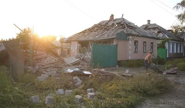 Луганськ зруйнований. Частина 10. Фото (регулярно оновлюється). 31 липня та 1 серпня ситуація в Луганську не сильно змінилася. Місто продовжують обстрілювати.