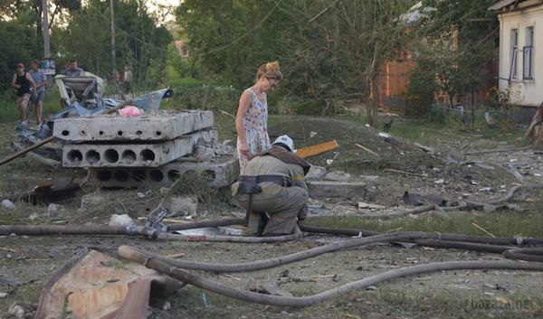 Луганськ зруйнований. Частина 10. Фото (регулярно оновлюється). 31 липня та 1 серпня ситуація в Луганську не сильно змінилася. Місто продовжують обстрілювати.