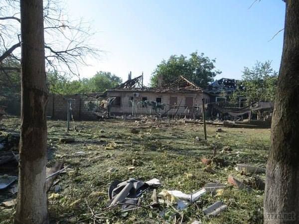 Луганськ зруйнований. Частина 10. Фото (регулярно оновлюється). 31 липня та 1 серпня ситуація в Луганську не сильно змінилася. Місто продовжують обстрілювати.