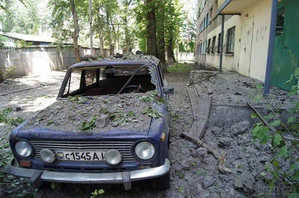 Луганськ зруйнований. Частина 10. Фото (регулярно оновлюється). 31 липня та 1 серпня ситуація в Луганську не сильно змінилася. Місто продовжують обстрілювати.