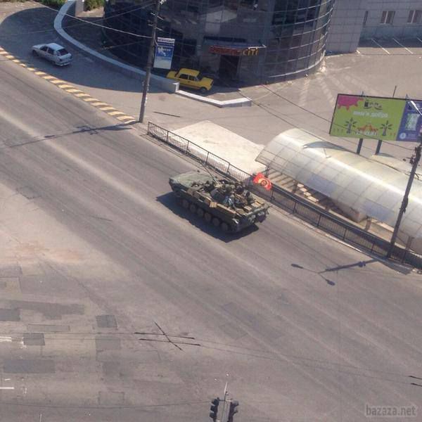 Обстановка в Донецьку 02.08.14 (фото) - оновлюється. Вночі 2 серпня мешканці селища шахти Лідіївка і мікрорайону Бірюзова чули сильні вибухи і звуки перестрілки.