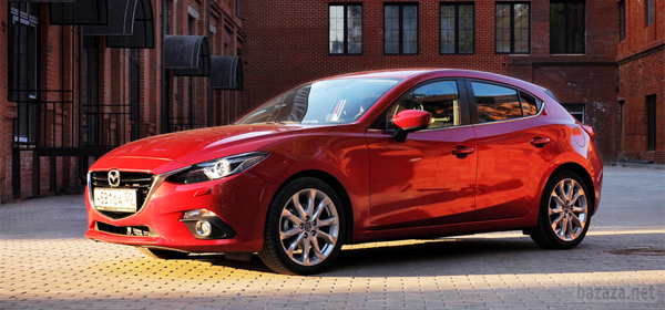 Нова проекція. Тест-драйв Mazda3. Mazda3 в третьому поколінні приїхала підкорювати український ринок всього півроку тому і позиціонується як компроміс між динамікою, комфортом і доступною ціною. Редакція взяла Mazda3 2013 модельного року на тривалий тест, щоб переконатися, чи виправдовує «трійка» покладені на неї очікування.