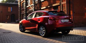 Нова проекція. Тест-драйв Mazda3. Mazda3 в третьому поколінні приїхала підкорювати український ринок всього півроку тому і позиціонується як компроміс між динамікою, комфортом і доступною ціною. Редакція взяла Mazda3 2013 модельного року на тривалий тест, щоб переконатися, чи виправдовує «трійка» покладені на неї очікування.