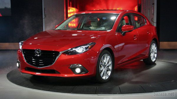 Нова проекція. Тест-драйв Mazda3. Mazda3 в третьому поколінні приїхала підкорювати український ринок всього півроку тому і позиціонується як компроміс між динамікою, комфортом і доступною ціною. Редакція взяла Mazda3 2013 модельного року на тривалий тест, щоб переконатися, чи виправдовує «трійка» покладені на неї очікування.