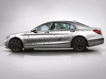 «Мерседес» захистив «шестисотий» п'ятисантиметрової бронею. Компанія Mercedes-Benz представила броньовану версію седана S-Class - Guard.