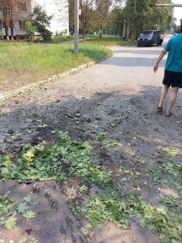 Луганськ зруйнований. Частина 11. Фото (регулярно оновлюється). До 4-го серпня Луганськ залишився без зв'язку. На даний момент практично немає можливості зв'язуватися з місцевими жителями. 