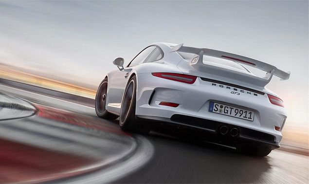 Тест трекового суперкара Porsche 911 GT3. На заході Porsche Experience на випробувальному полігоні в Альденховене машин багато
