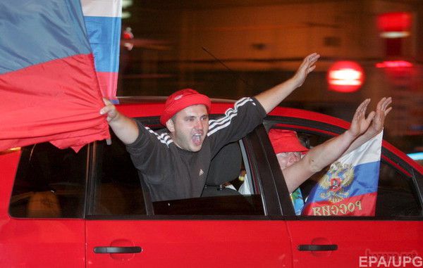 Влада РФ збільшить податки через санкції Заходу. Прем'єр-міністр Росії Дмитро Медведєв не виключає збільшення податкового навантаження на своїх громадян