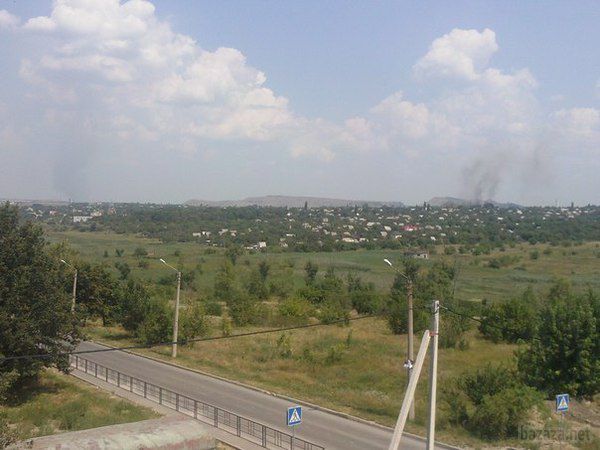 Обстановка в Донецьку 07.08.14 (фото, відео). Ранок 7 серпня почалося з обстрілу району перетину пр. Панфілова та вул. Рози Люксембург. Руйнування були нанесені торговому дому «Купецький» (вулиця Рози Люксембург 86), багатоповерхових будівель по вулиці Рози Люксембург №№ 72, 75, 86. Поврежденно будівлю Донецької міської клінічної лікарні №1 (лікарні Вишневського).