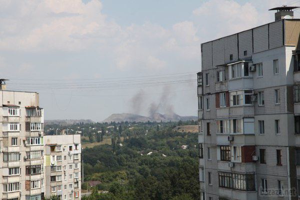 Обстановка в Донецьку 07.08.14 (фото, відео). Ранок 7 серпня почалося з обстрілу району перетину пр. Панфілова та вул. Рози Люксембург. Руйнування були нанесені торговому дому «Купецький» (вулиця Рози Люксембург 86), багатоповерхових будівель по вулиці Рози Люксембург №№ 72, 75, 86. Поврежденно будівлю Донецької міської клінічної лікарні №1 (лікарні Вишневського).