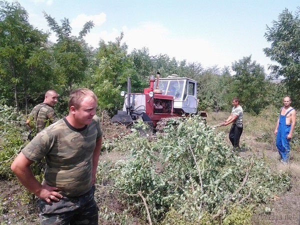 В Одеській області українські військові зміцнюють кордон з Придністров'ям.. Війська берегової охорони Військово-морських сил України спільно з добровільними батальйонами та прикордонниками проводять маневри в районі Котовська.