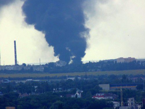 Луганськ зруйнований. Частина 12. Фото. 10.08.-12.08.2014. Станом на 10 серпня в Луганську як і раніше проблеми зі зв'язком, електроенергією та водою. Терористи продовжують обстрілювати місто. 