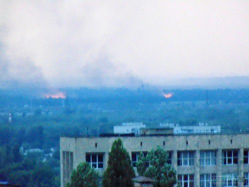 Луганськ зруйнований. Частина 12. Фото. 10.08.-12.08.2014. Станом на 10 серпня в Луганську як і раніше проблеми зі зв'язком, електроенергією та водою. Терористи продовжують обстрілювати місто. 