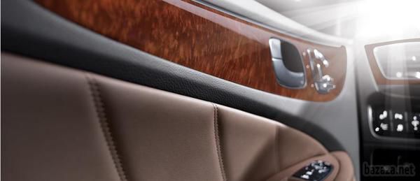 Hyundai покаже представницький Equus Limousine. Автомобіль побудований на базі моделі Equus, чий кузов був подовжений на 280 мм