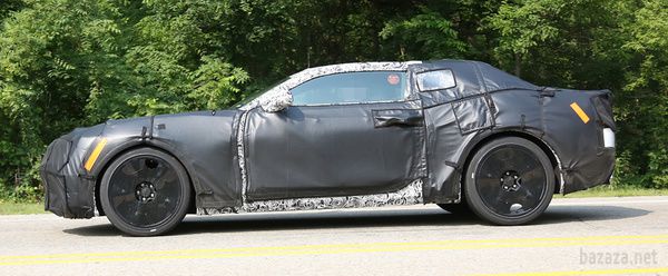 Chevrolet почав тестувати новий Camaro. Фотошпигунам вдалося зробити перші знімки тестових випробувань Chevrolet Camaro нового покоління. За попередньою інформацією, модель офіційно дебютує у другій половині наступного року.
