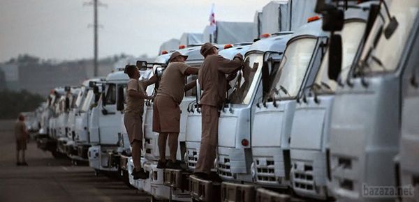 Росія раптово змінила курс конвою в Україну. Гуманітарна «допомога» з Росії спрямована в Україну в обхід Харківської області. Про це повідомляють з посиланням на джерело в Харківській ОДА.