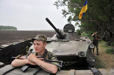 Новосвітлівка звільнена. Йде бій за Хрящувате. Збройними силами України (ЗСУ) контролюється селище Новосвітлівка в Краснодонському районі. 