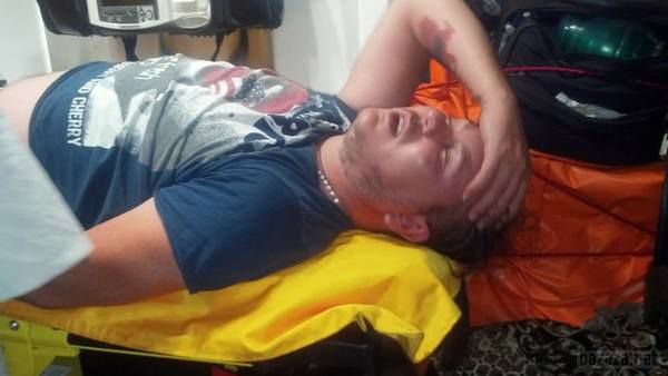 В Одесі побили волонтера «Армії HELP». В Одесі цієї ночі невідомі побили активіста одеського Майдану, волонтера об'єднання «Армії HELP» Дмитра Рудого біля його ж будинку.