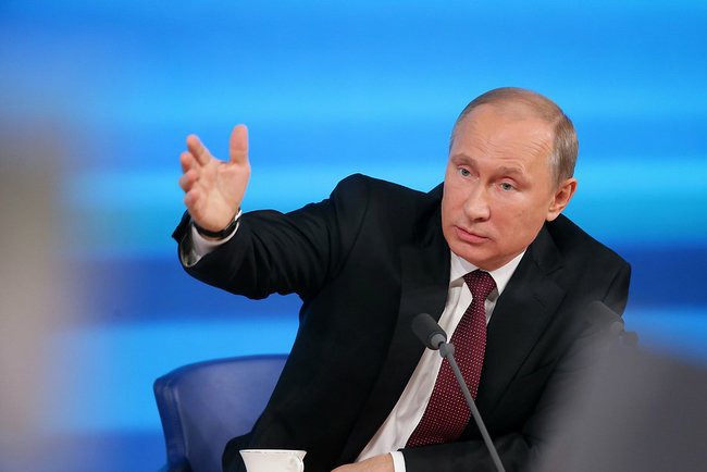Путін: Жириновський говорить від себе, але "запалює" красиво. Російський президент заявив, що лідер ЛДПР може багато висловлювати, бо "у нас свобода слова"