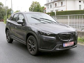 Mazda підправить зовнішність кросовера CX-5. Компанія Mazda вивела на дорожні випробування рестайлінговий кросовер CX-5,